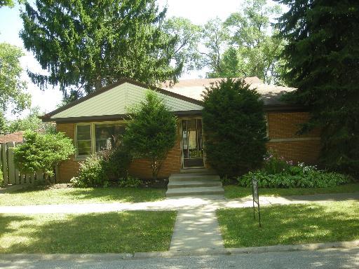 1673 Ash St., Des Plaines, IL 60016