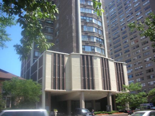 6325 N Sheridan Rd. #2105, Chicago, IL 60660