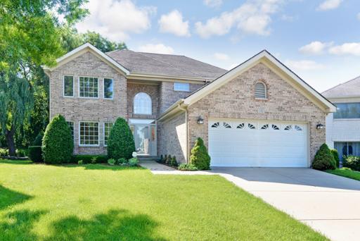 56 Falcon Pl., Westmont, IL 60559