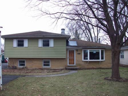1516 Monroe St., Lake In The Hills, IL 60156