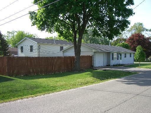 109 E Willow Dr., Round Lake Park, IL 60073