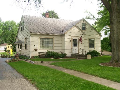 952 Dekalb Ave., Sycamore, IL 60178