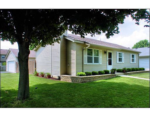 300 Basswood Dr., North Aurora, IL 60542