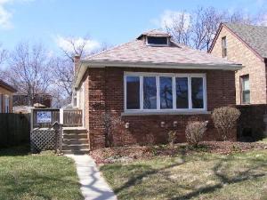9240 S Trumbull Ave., Evergreen Park, IL 60805