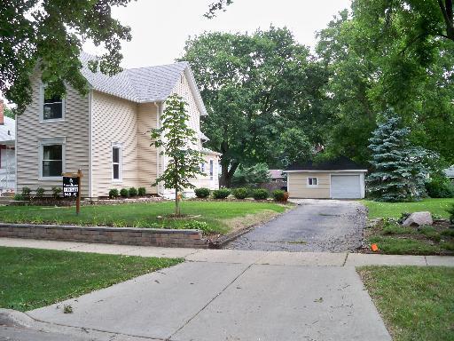 914 Bellevue Ave., Elgin, IL 60120