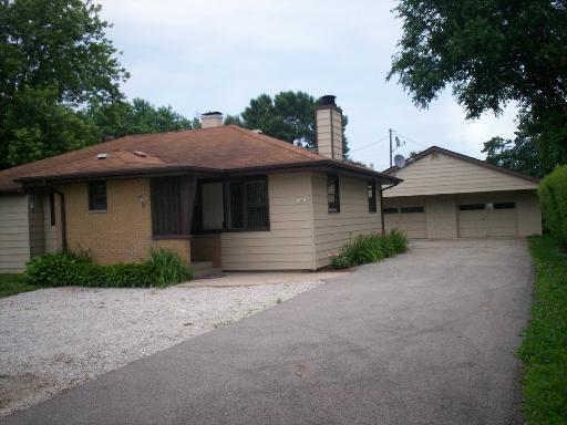 60 Charity Ln., Bristol, IL 60512
