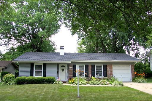 1345 Devonshire Ln., Hoffman Estates, IL 60169