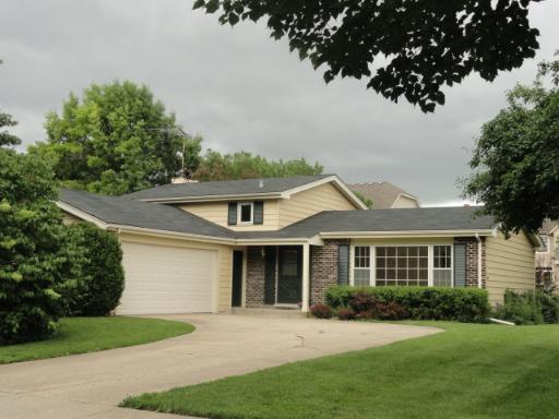 425 Greentree Pkwy., Libertyville, IL 60048