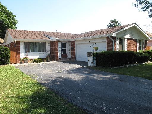 272 Dover Dr., Des Plaines, IL 60018