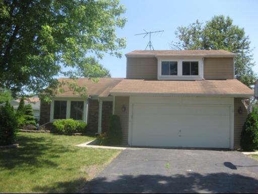 915 Pine Ave., Roselle, IL 60172