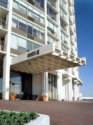 6101 N Sheridan Rd. #18D, Chicago, IL 60660