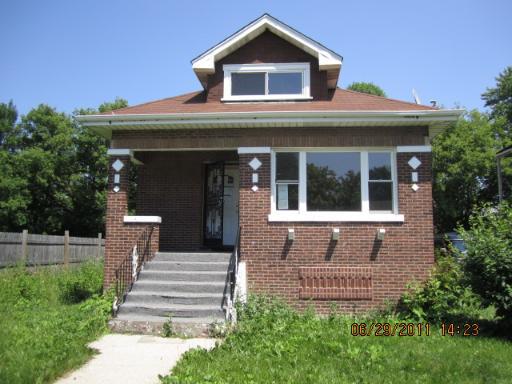 1021 S 10th Ave., Maywood, IL 60153
