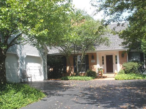 309 Rosenfelder Ct., Geneva, IL 60134