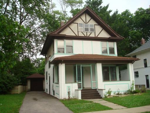 537 Oak Ave., Aurora, IL 60506