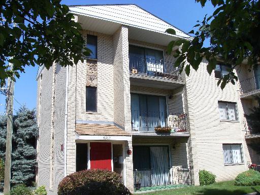 6332 W Pershing Rd. #1C, Berwyn, IL 60402