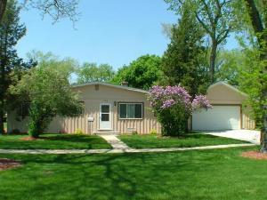204 N Rohlwing Rd., Palatine, IL 60074