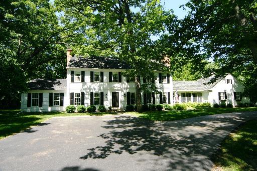 272 Donlea Rd., Barrington Hills, IL 60010