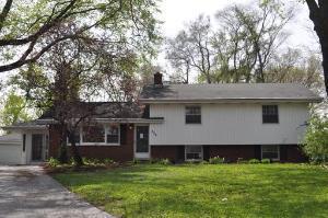 909 Hickory Ln., Naperville, IL 60540