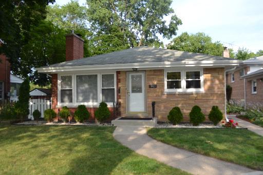 7927 N Kilbourn Ave., Skokie, IL 60076