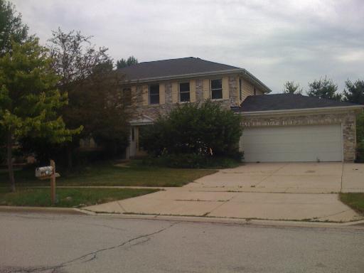 221 Amber Ct., West Chicago, IL 60185