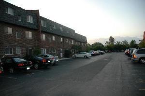 9449 Bay Colony Dr. #1N, Des Plaines, IL 60016