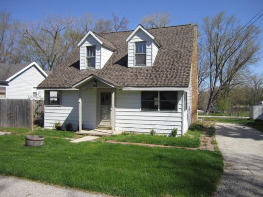 66 S Circle Ave., Port Barrington, IL 60010