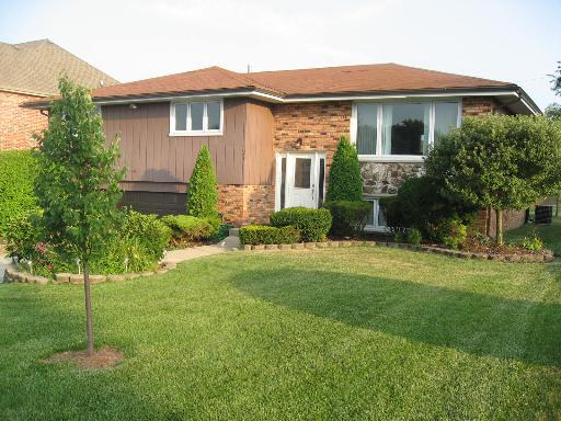 8617 W 98th St., Palos Hills, IL 60465