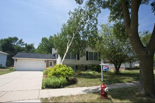 223 W Tanglewood Dr., Arlington Heights, IL 60004