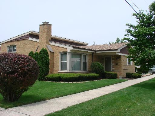 5000 Lamb Dr., Oak Lawn, IL 60453
