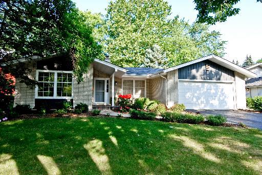1121 Cardinal Ln., Naperville, IL 60540