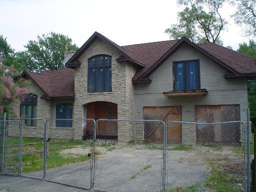 9527 Greenwood Dr., Des Plaines, IL 60016