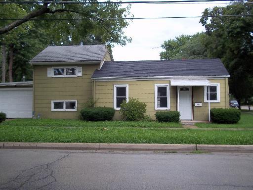 952 Carr St., Elgin, IL 60123
