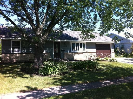 418 Sherwood Dr., Streamwood, IL 60107