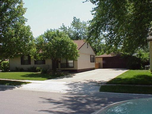 727 Hillcrest Ave., Romeoville, IL 60446