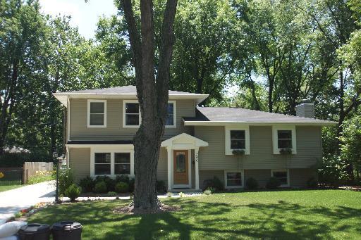 340 Robin Hill Dr., Naperville, IL 60540
