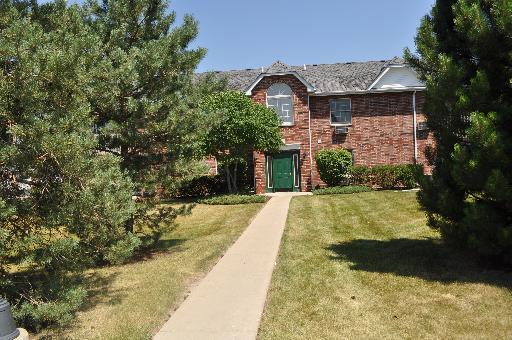 350 Leah Ln. #2C, Woodstock, IL 60098