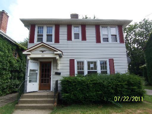 423 Hull Ct., Waukegan, IL 60085
