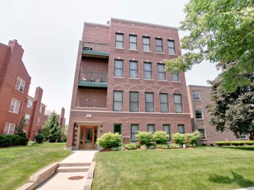 140 Ridge Ave. #2W, Evanston, IL 60202