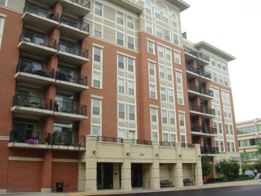 656 Pearson St. #312C, Des Plaines, IL 60016