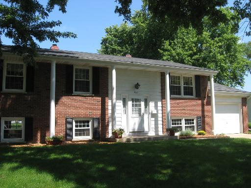 842 Royal Ln., West Dundee, IL 60118
