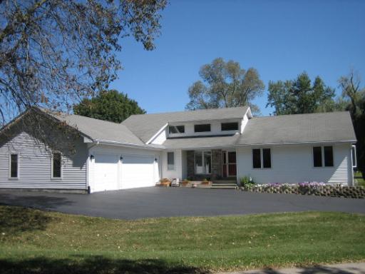 12449 Greensview Dr., Roscoe, IL 61073