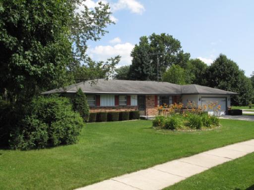 1210 Woodridge Dr., Rockford, IL 61108