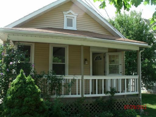 208 Perry St., Elgin, IL 60123