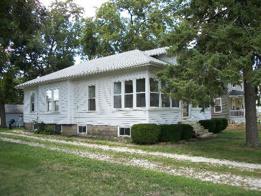 330 E Sixth Ave., Clifton, IL 60927