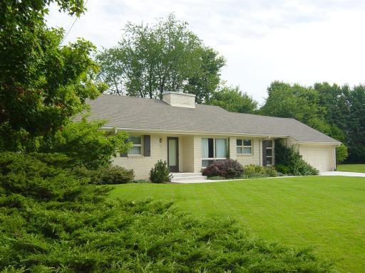 521 College Ter., Dekalb, IL 60115