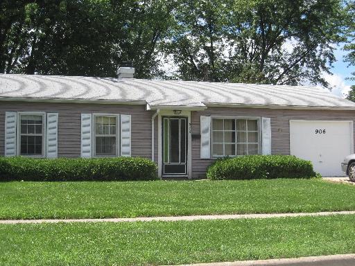 906 Mulberry Ln., Streamwood, IL 60107