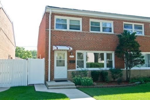 221 Sawyer Ave., La Grange, IL 60525