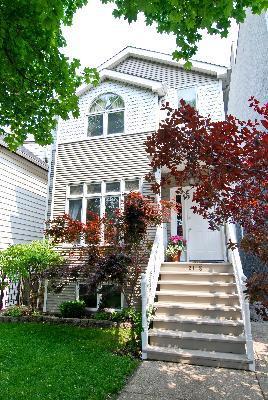 2118 W Barry Ave., Chicago, IL 60618