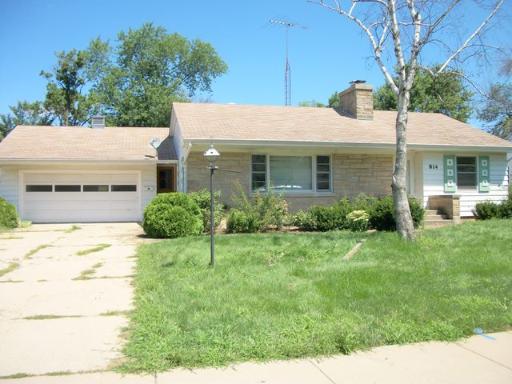 814 Lehnertz Ave., Aurora, IL 60506