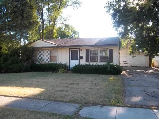 738 Hillcrest Dr., Romeoville, IL 60446